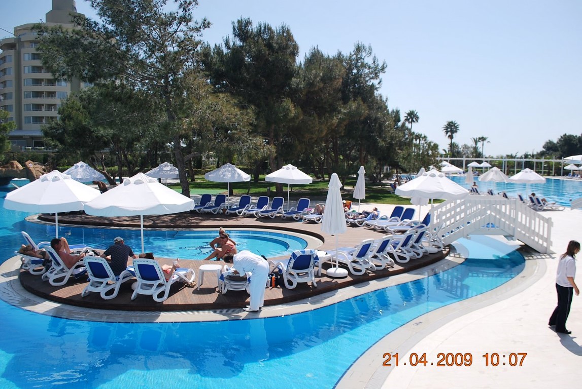 imagini hotel TITANIC LARA